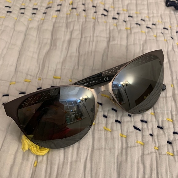 Tori Burch sunglasses - Picture 1 of 4
